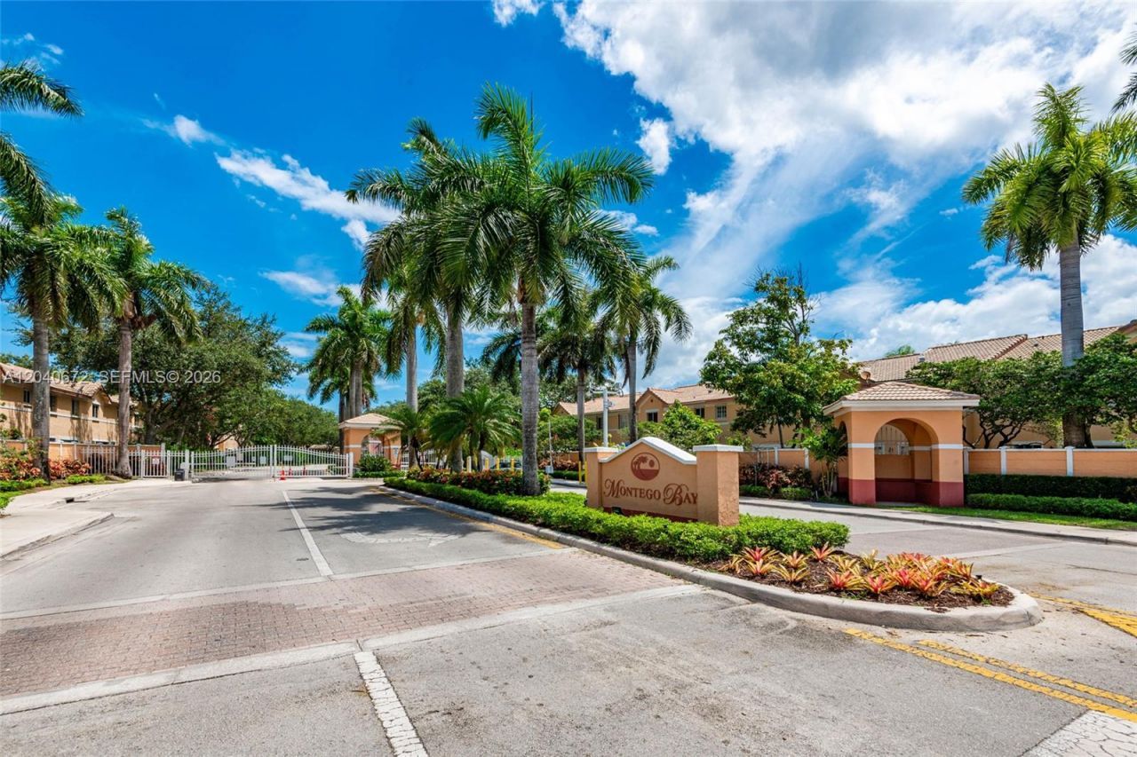 2123 SW 87th Ter, Miramar, FL 33025 Photo