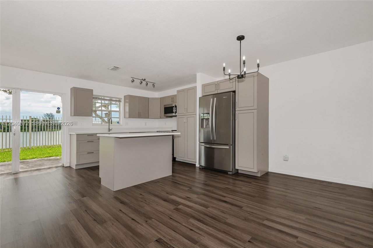 2123 SW 87th Ter, Miramar, FL 33025 Photo