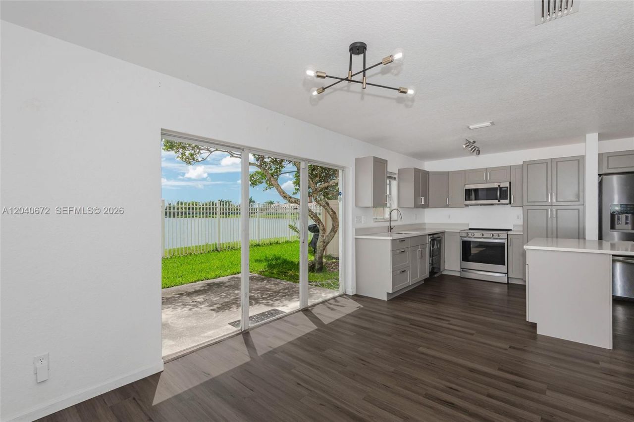 2123 SW 87th Ter, Miramar, FL 33025 Photo