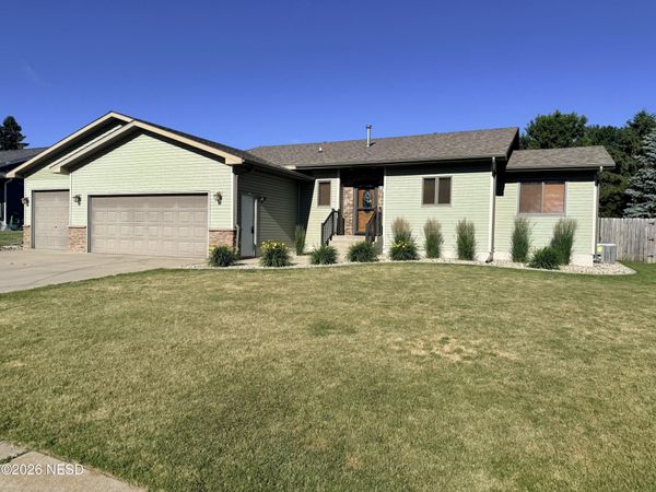 315 27TH STREET NW, Watertown, SD 57201