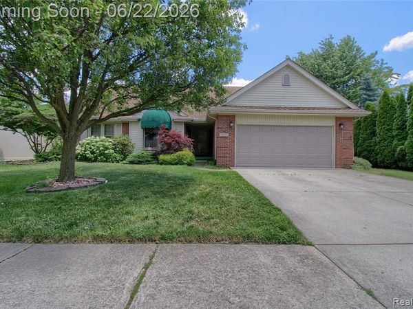 26901 Coachlight Street, Woodhaven, MI 48183