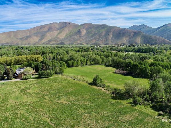 40 Fox Hollow Gulch Rd, Bellevue, ID 83313