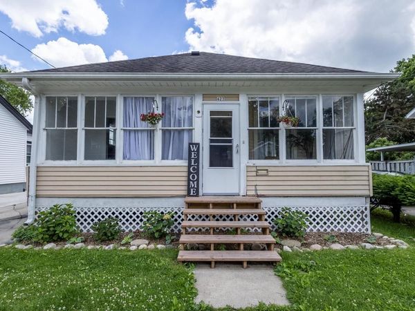 423 W South STREET, Oconomowoc, WI 53066