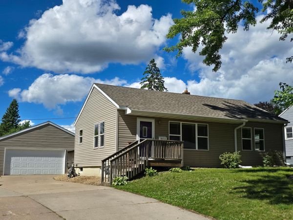 2011 Northwood Drive, North Saint Paul, MN 55109