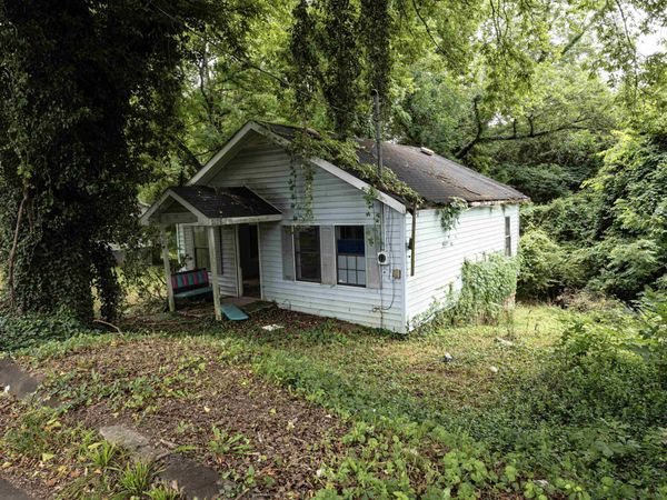 325 Cherokee St, Florence, AL 35630