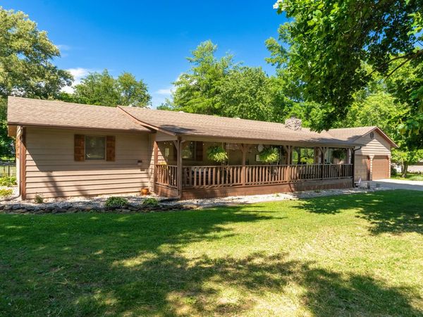 180 White Oak Lane , Harrisburg, IL 62946