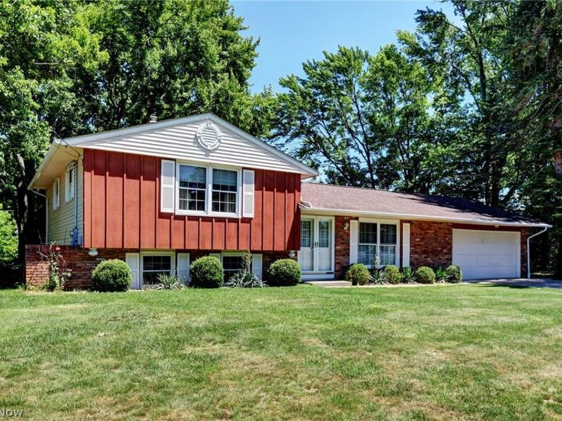 6065 E Valleyview Court, Mentor, OH 44060 Photo 1