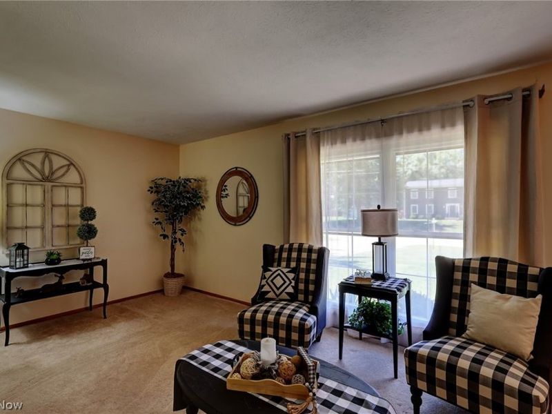 6065 E Valleyview Court, Mentor, OH 44060 Photo 4