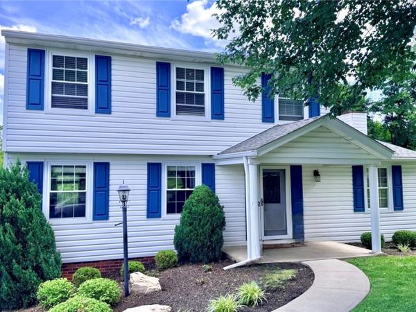 204 Glengarry Dr, Coraopolis, PA 15108