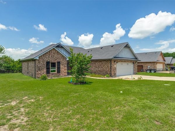 107 Indian Creek, Trenton, TX 75490