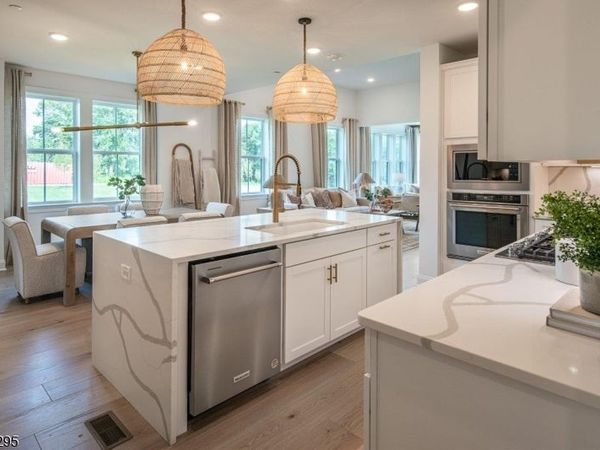 12 Baldwin Ave, Far Hills, NJ 07931