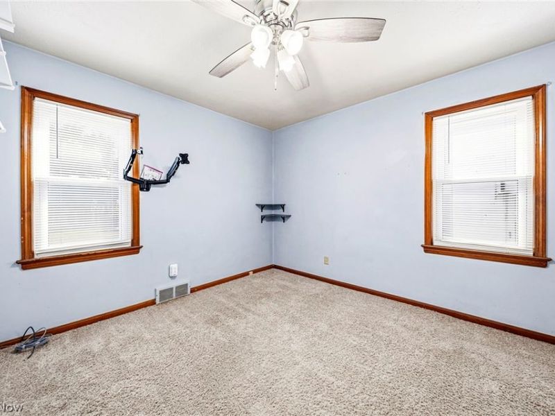 285 E 327th, Willowick, OH 44095 Photo 14