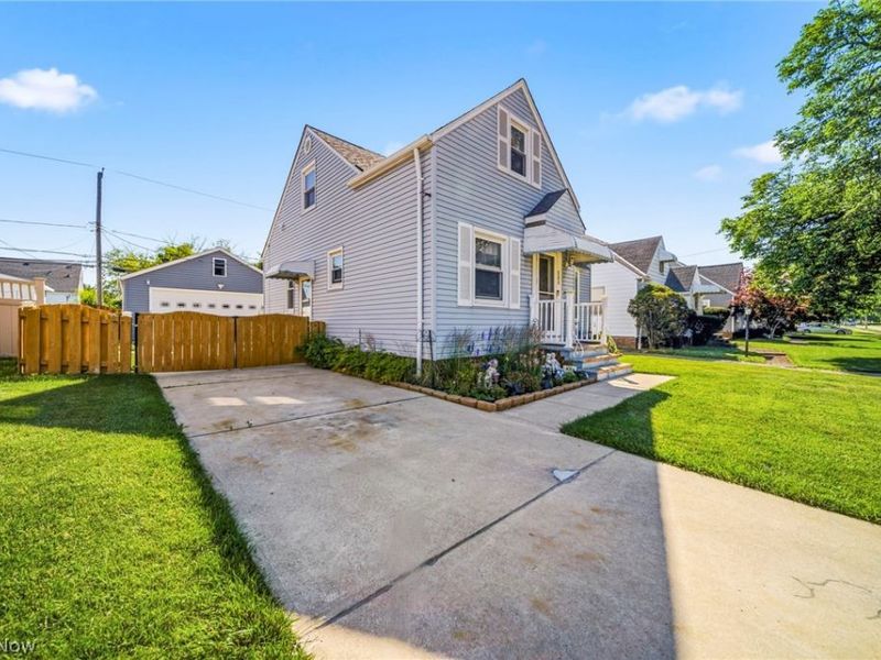 285 E 327th, Willowick, OH 44095 Photo 3
