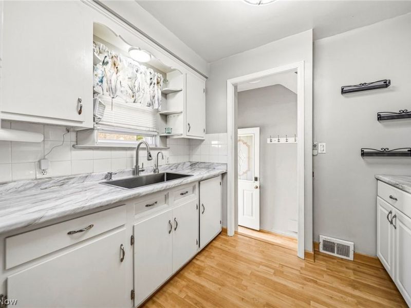 285 E 327th, Willowick, OH 44095 Photo 4