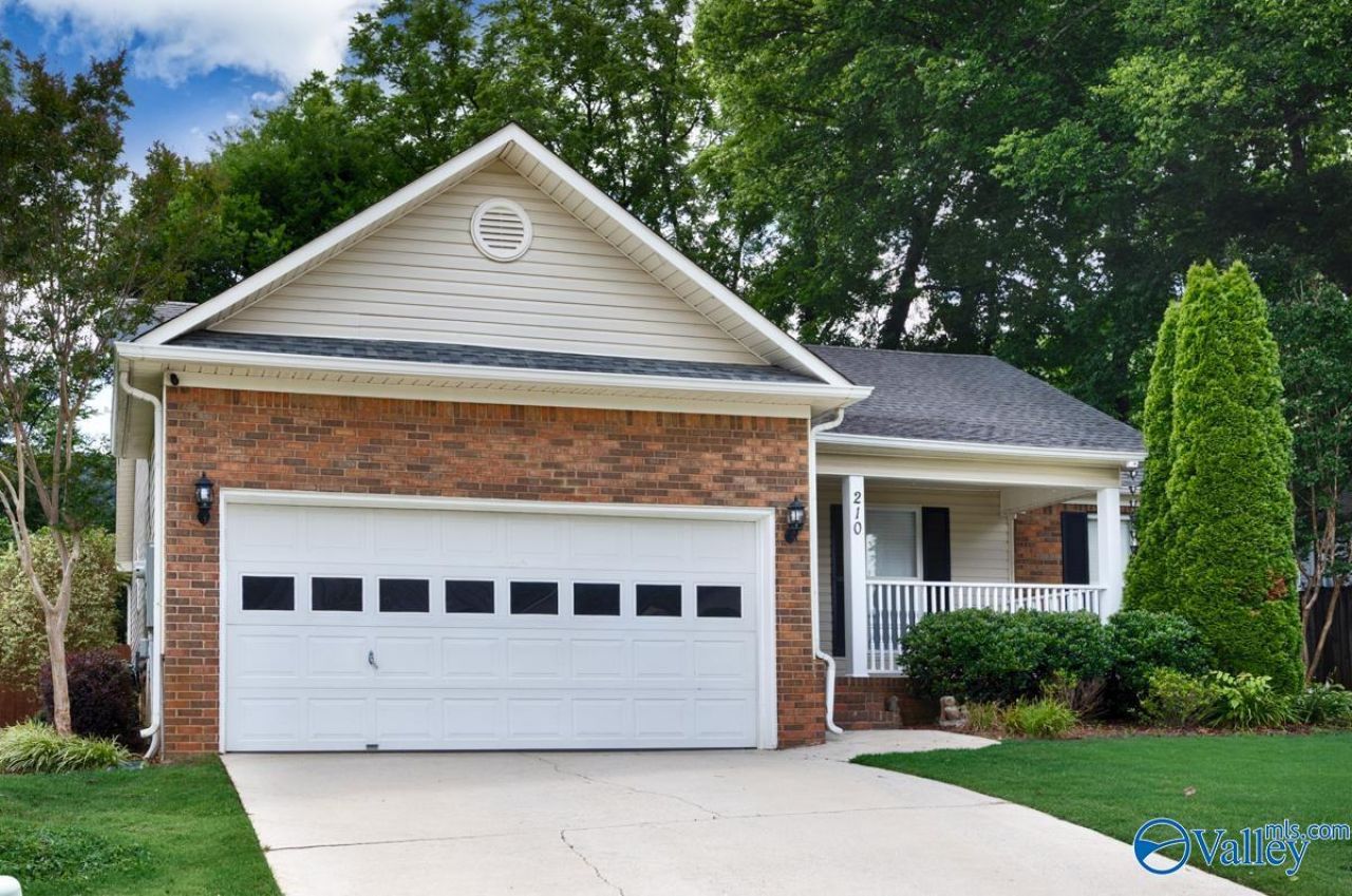 210 Hollington Drive Ne, Huntsville, AL 35811 Main Photo