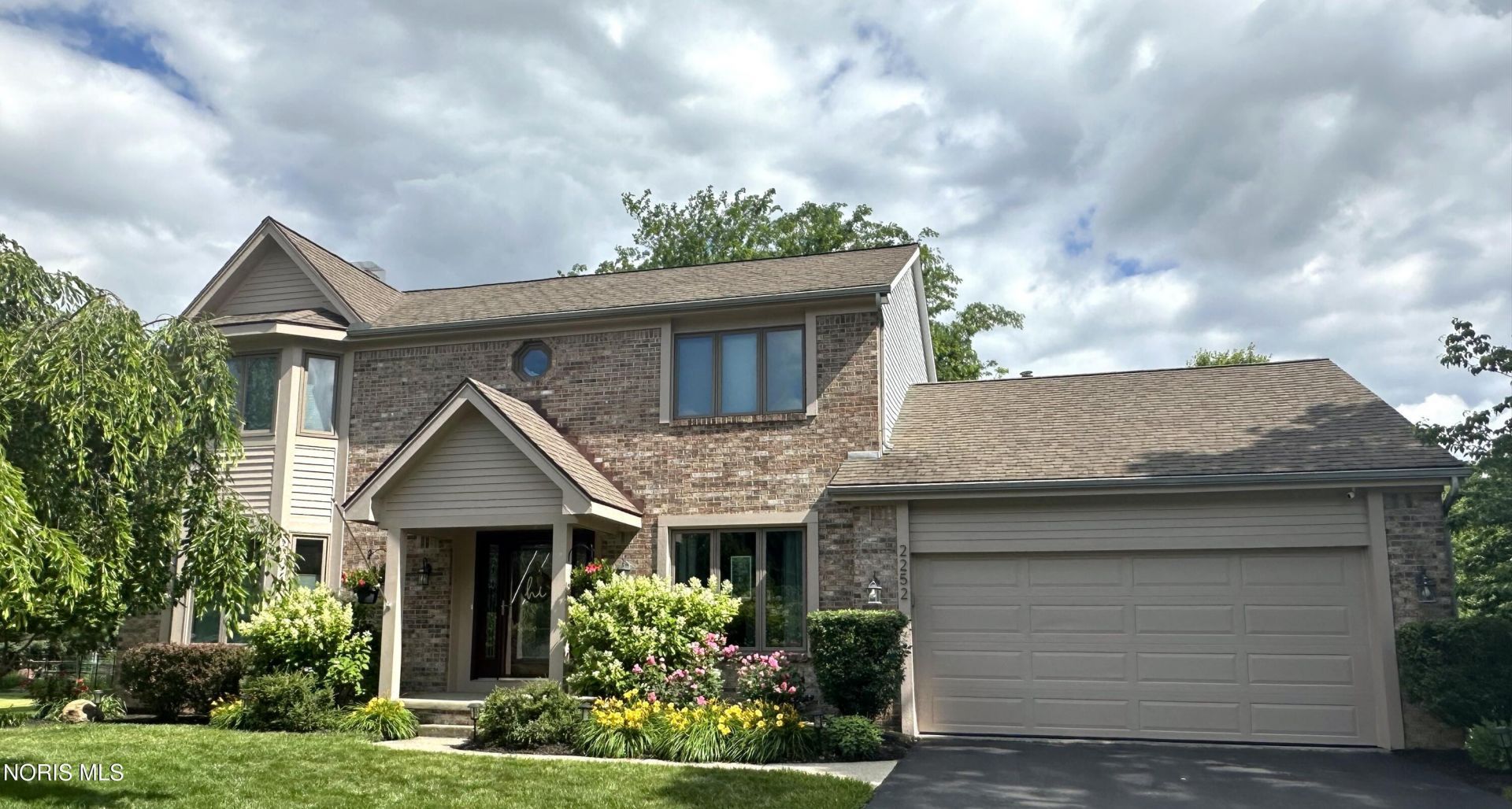 2252 Cedarwood Drive , Maumee, OH 43537 Main Photo
