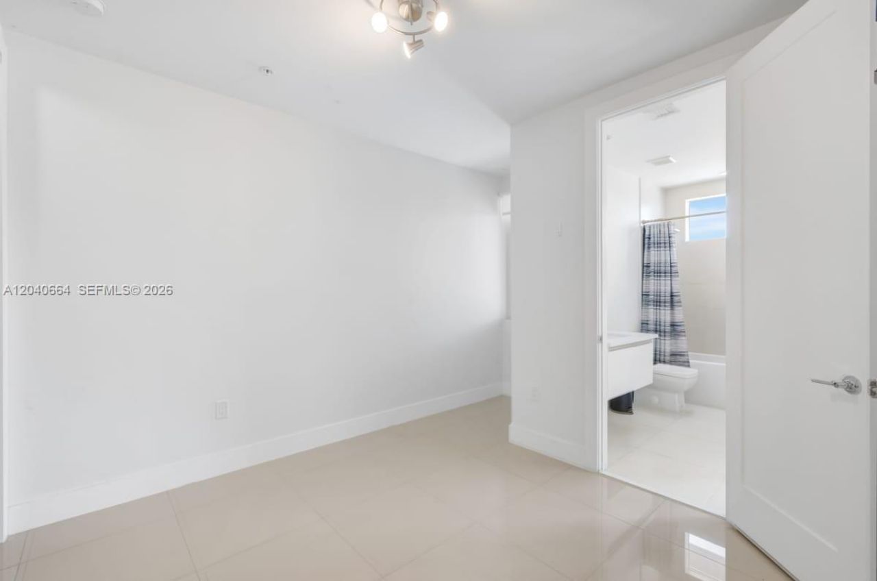 10471 NW 66th St , Doral, FL 33178 Photo