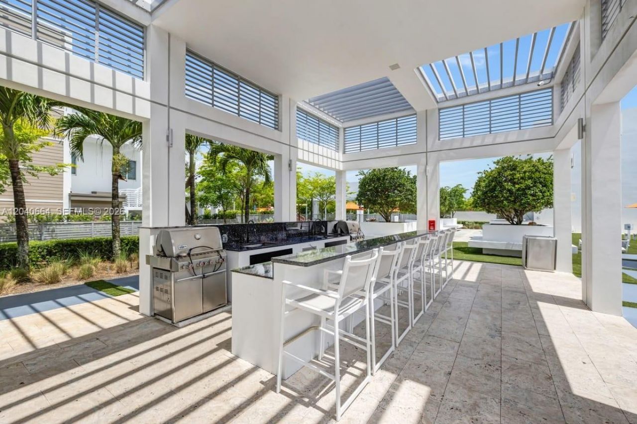10471 NW 66th St , Doral, FL 33178 Photo