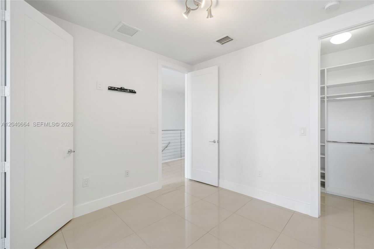 10471 NW 66th St , Doral, FL 33178 Photo