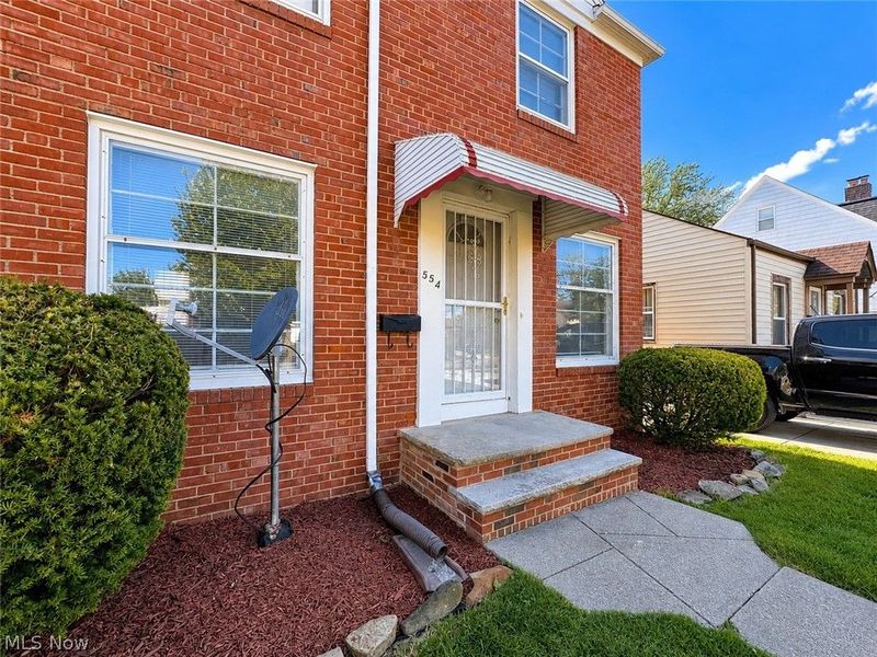 554 Darlington Drive, Bedford, OH 44146 Photo 3