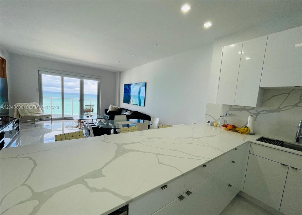 5701 Collins Ave, Unit PH08, Miami Beach, FL 33140 Photo