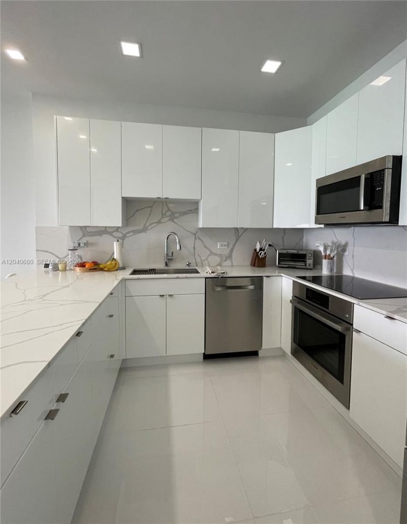 5701 Collins Ave, Unit PH08, Miami Beach, FL 33140 Photo