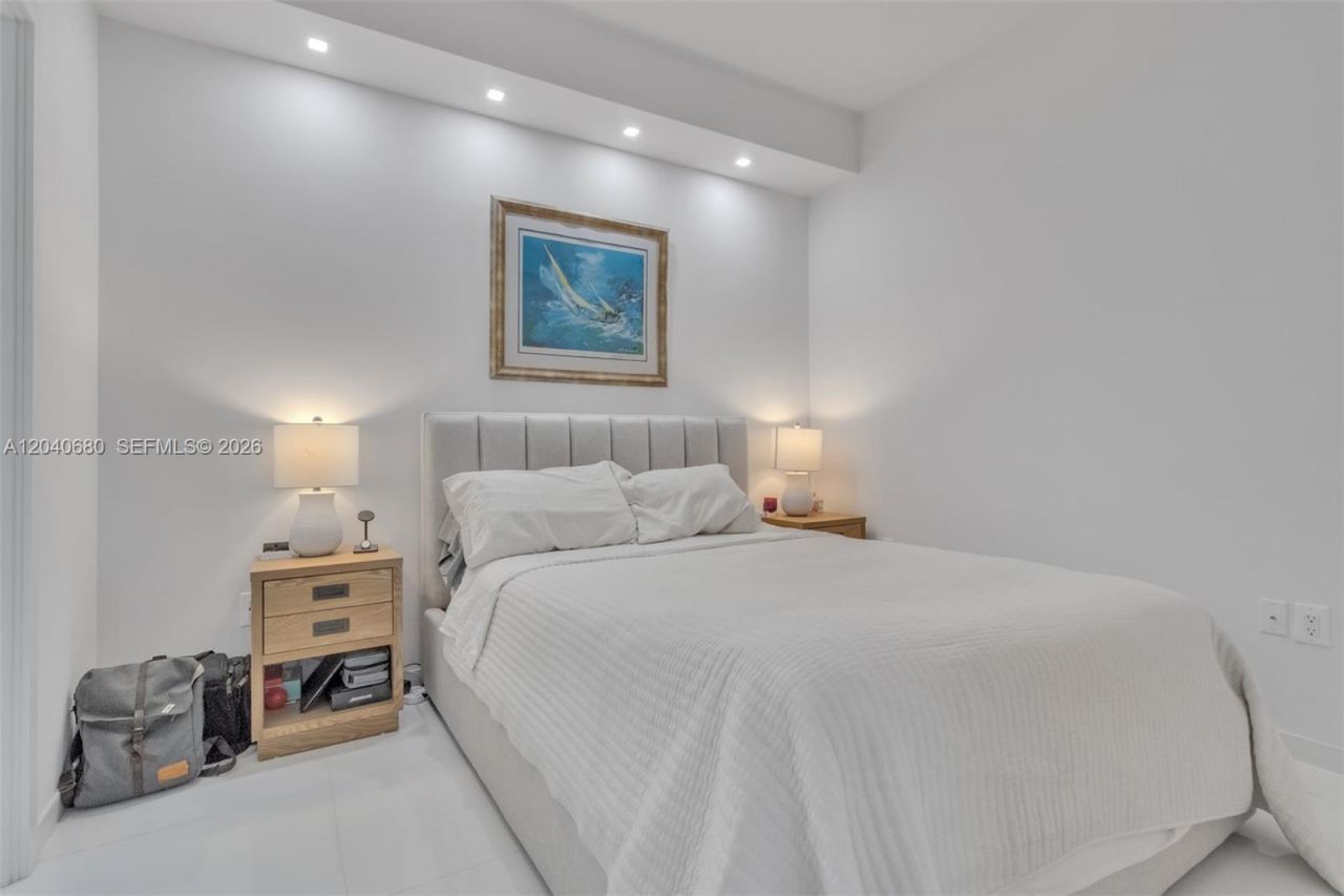 5701 Collins Ave, Unit PH08, Miami Beach, FL 33140 Photo