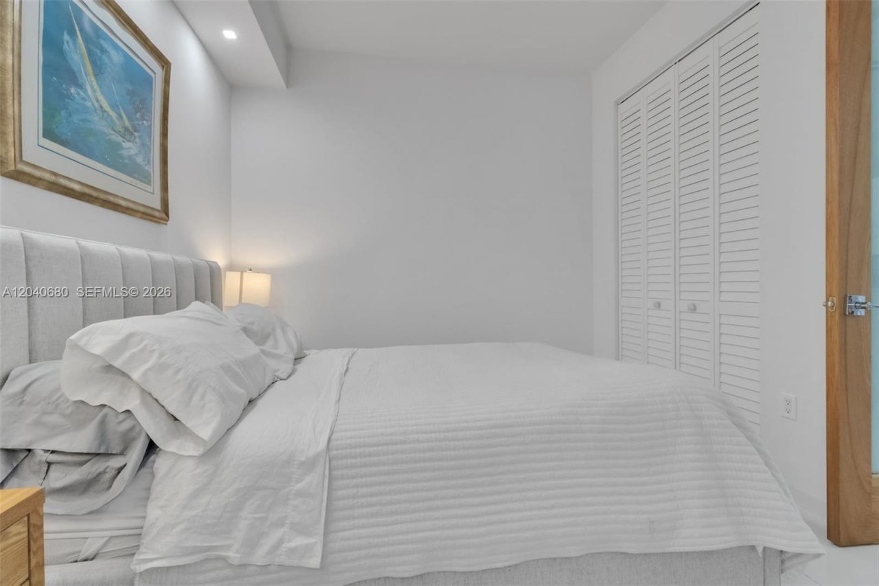 5701 Collins Ave, Unit PH08, Miami Beach, FL 33140 Photo