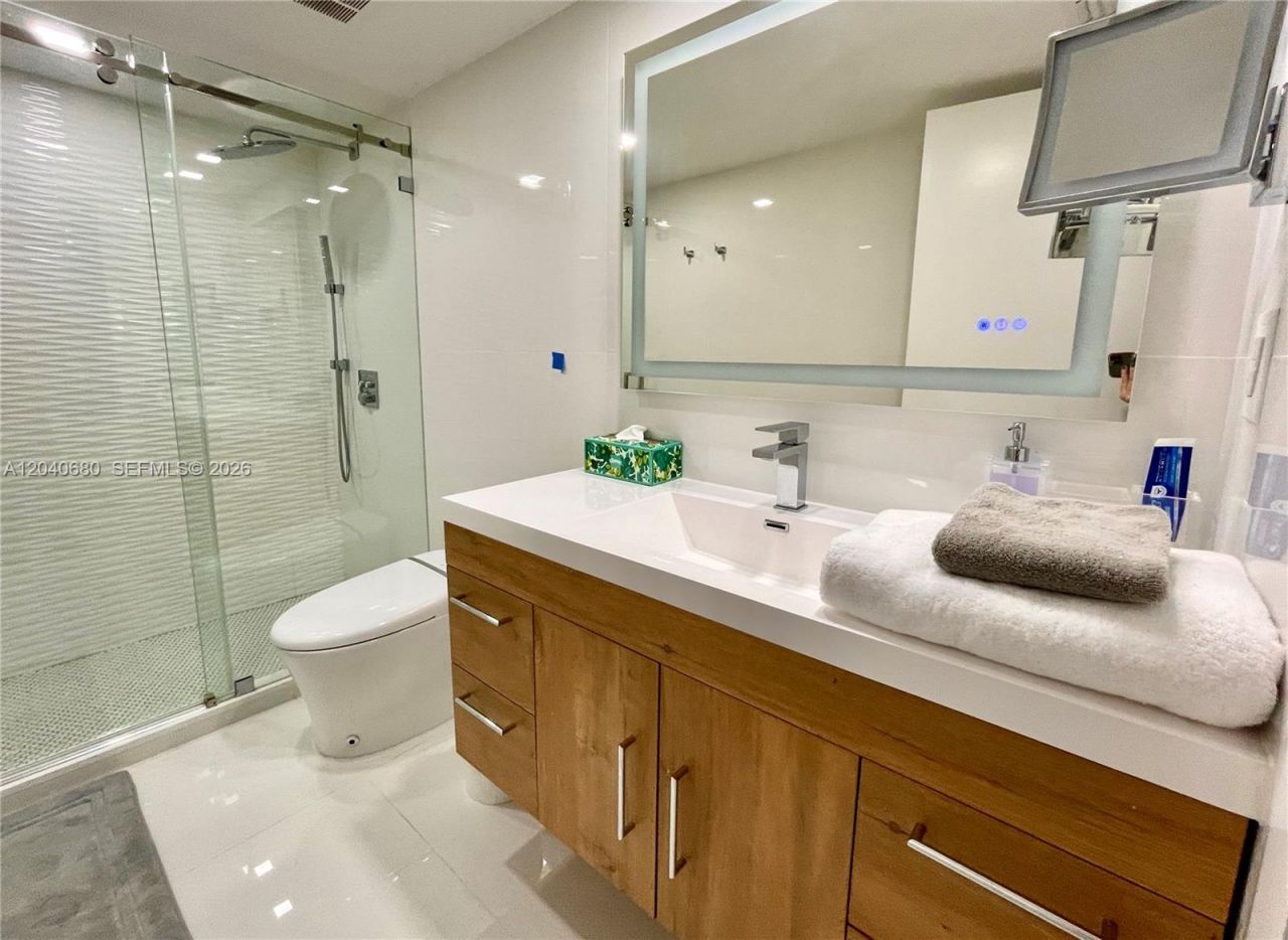 5701 Collins Ave, Unit PH08, Miami Beach, FL 33140 Photo