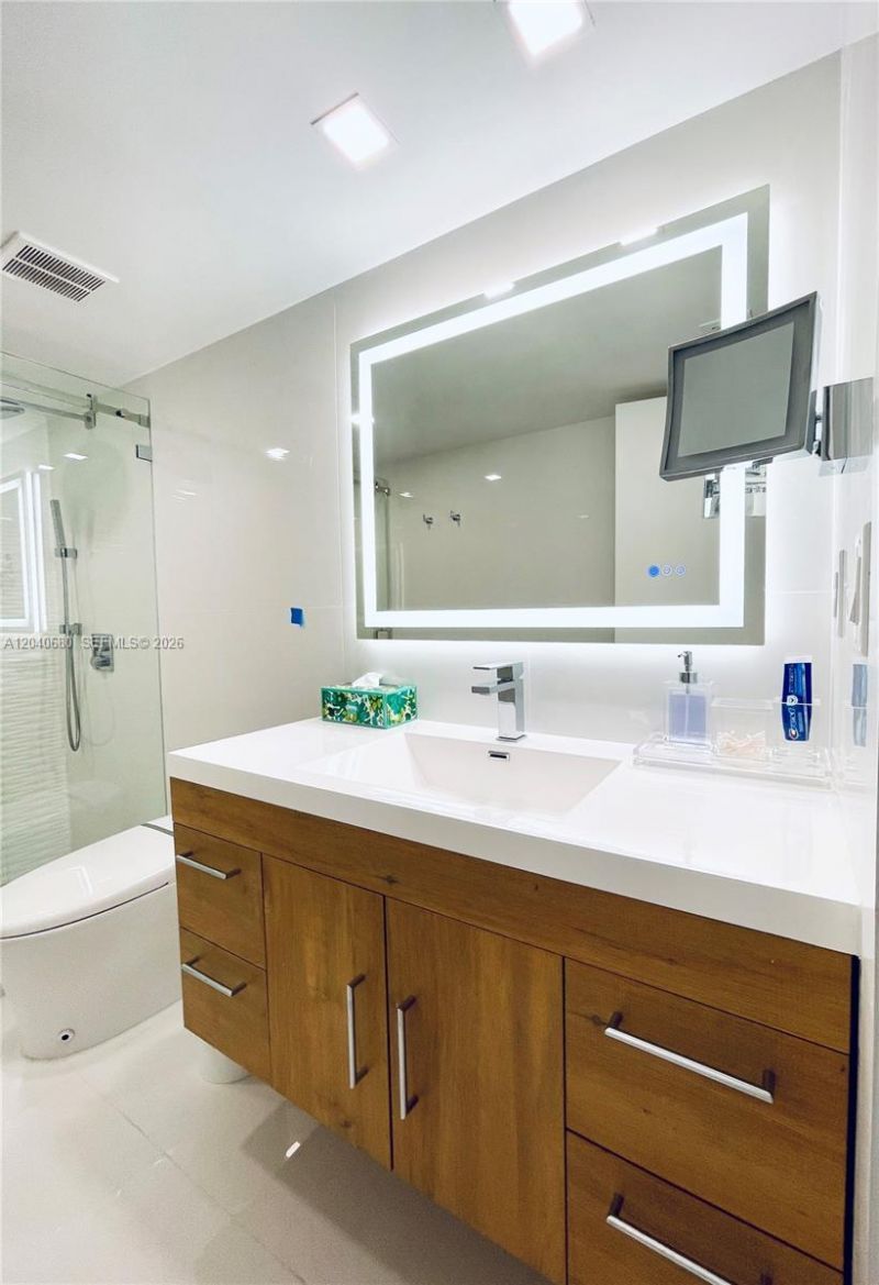 5701 Collins Ave, Unit PH08, Miami Beach, FL 33140 Photo