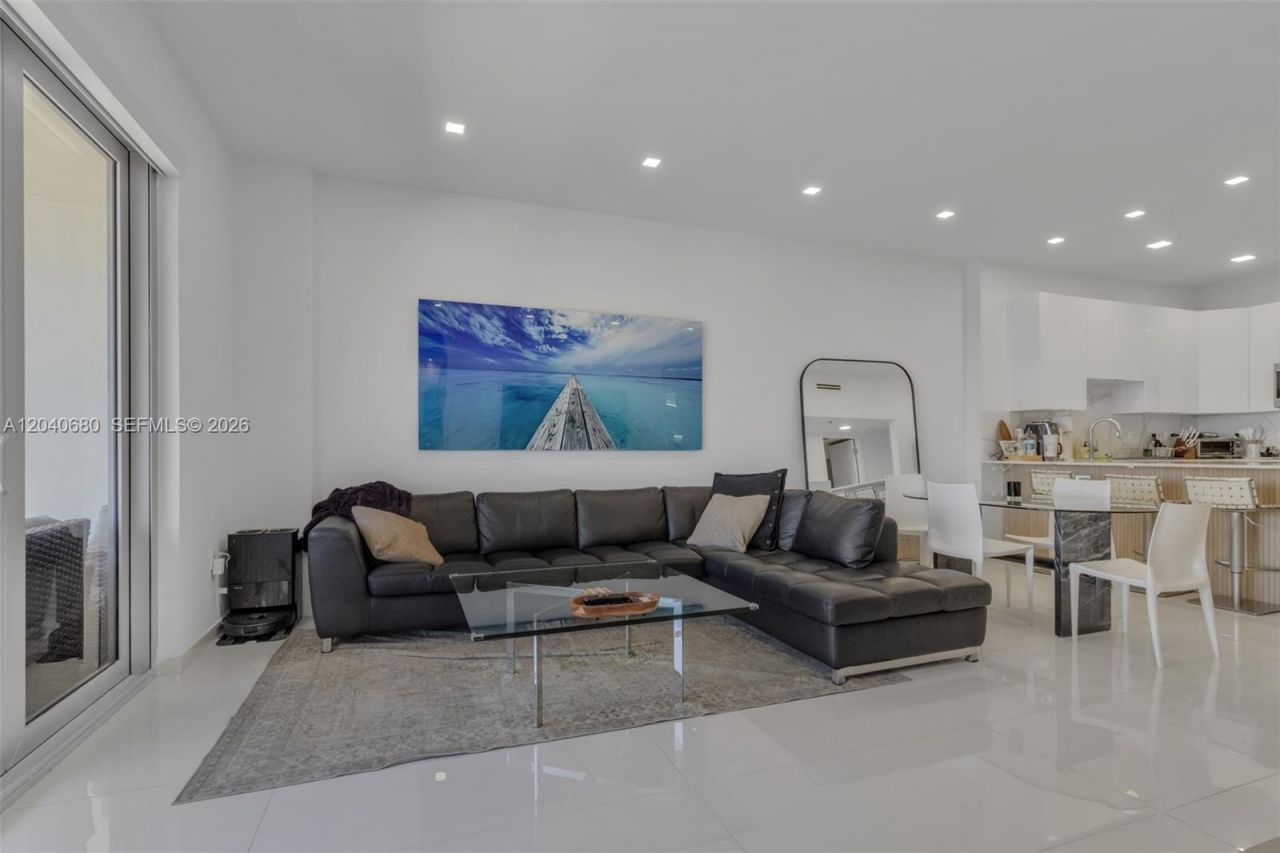 5701 Collins Ave, Unit PH08, Miami Beach, FL 33140 Photo