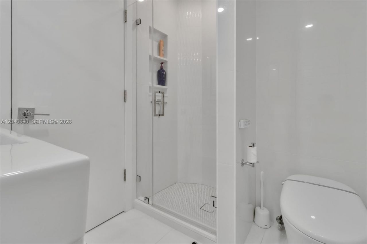 5701 Collins Ave, Unit PH08, Miami Beach, FL 33140 Photo