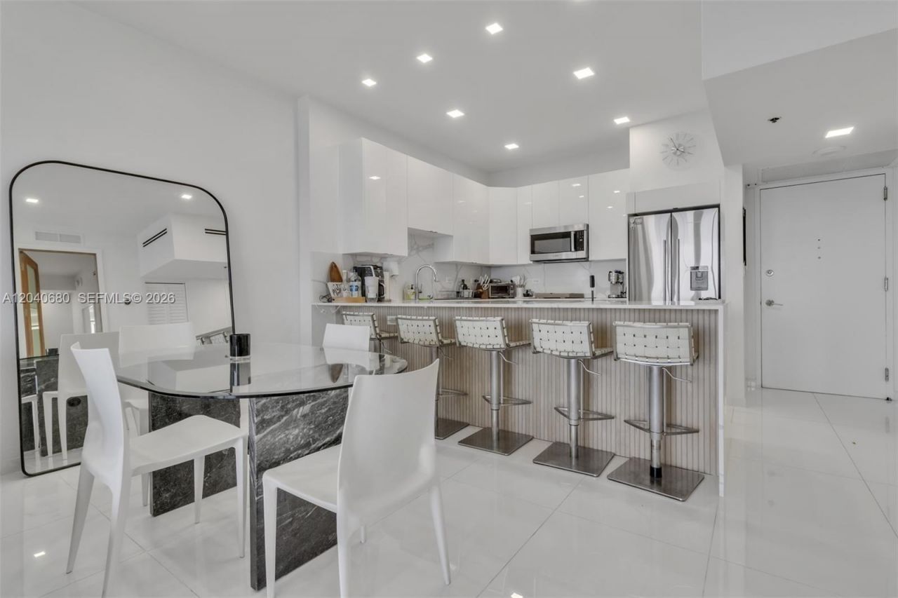 5701 Collins Ave, Unit PH08, Miami Beach, FL 33140 Photo