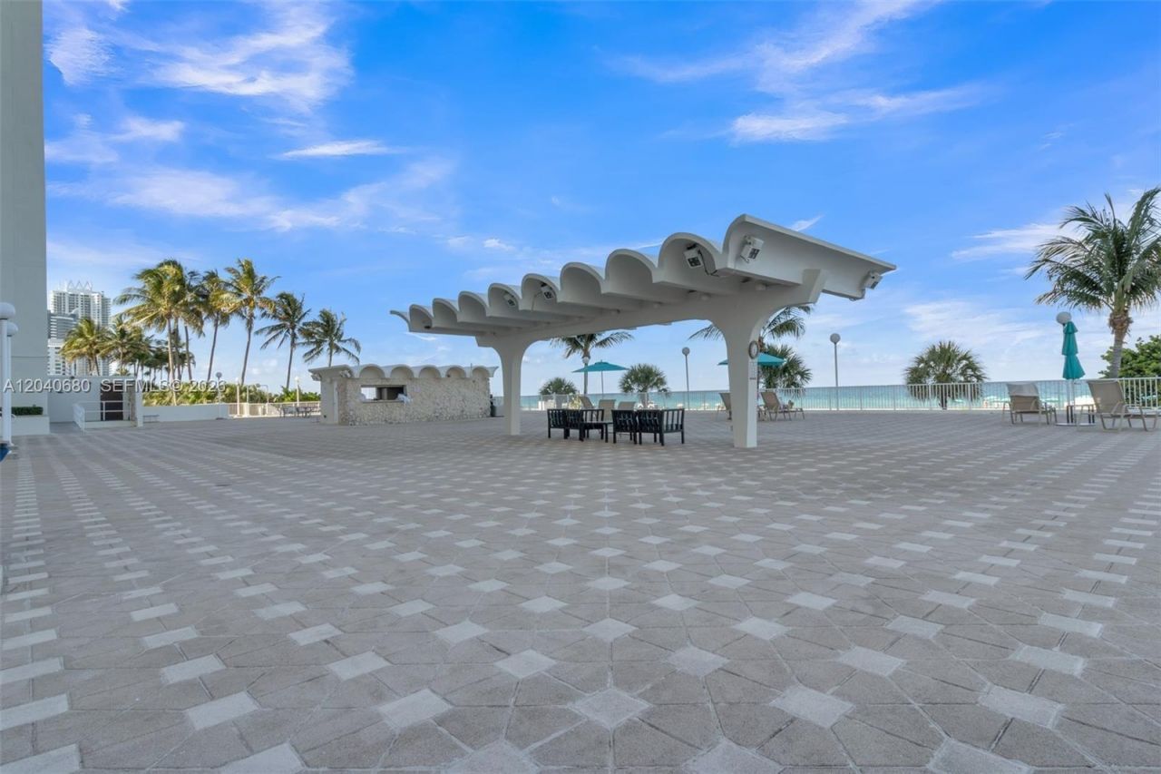5701 Collins Ave, Unit PH08, Miami Beach, FL 33140 Photo