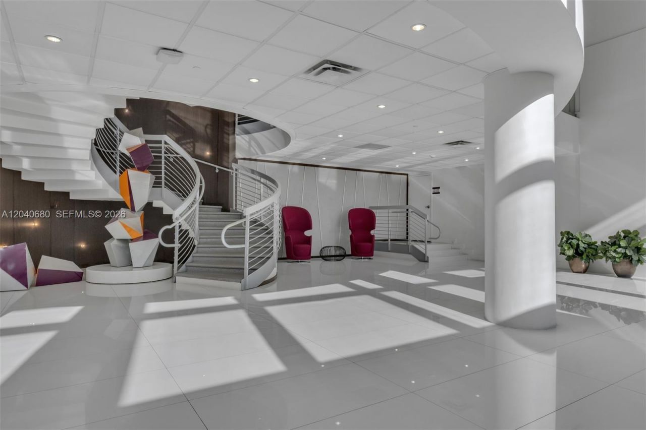 5701 Collins Ave, Unit PH08, Miami Beach, FL 33140 Photo