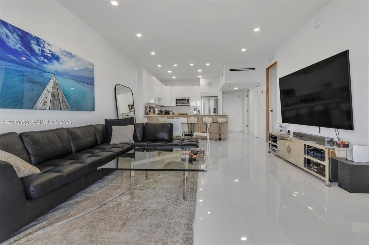 5701 Collins Ave, Unit PH08, Miami Beach, FL 33140 Photo