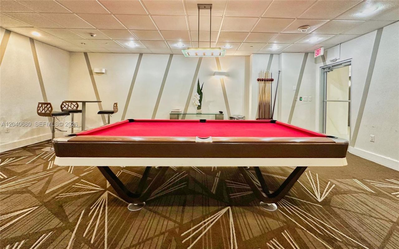5701 Collins Ave, Unit PH08, Miami Beach, FL 33140 Photo