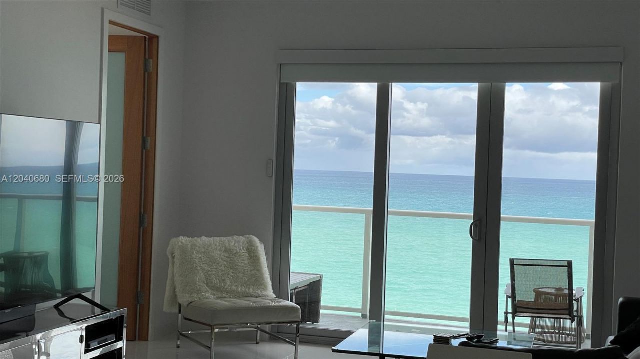 5701 Collins Ave , Unit PH08, Miami Beach, FL 33140 Photo