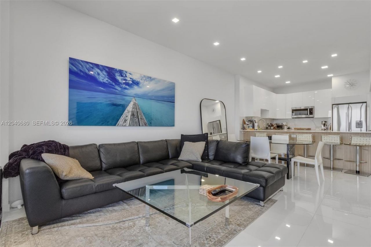 5701 Collins Ave, Unit PH08, Miami Beach, FL 33140 Photo