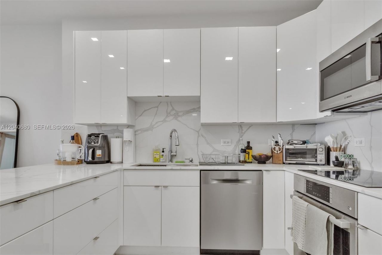 5701 Collins Ave, Unit PH08, Miami Beach, FL 33140 Photo
