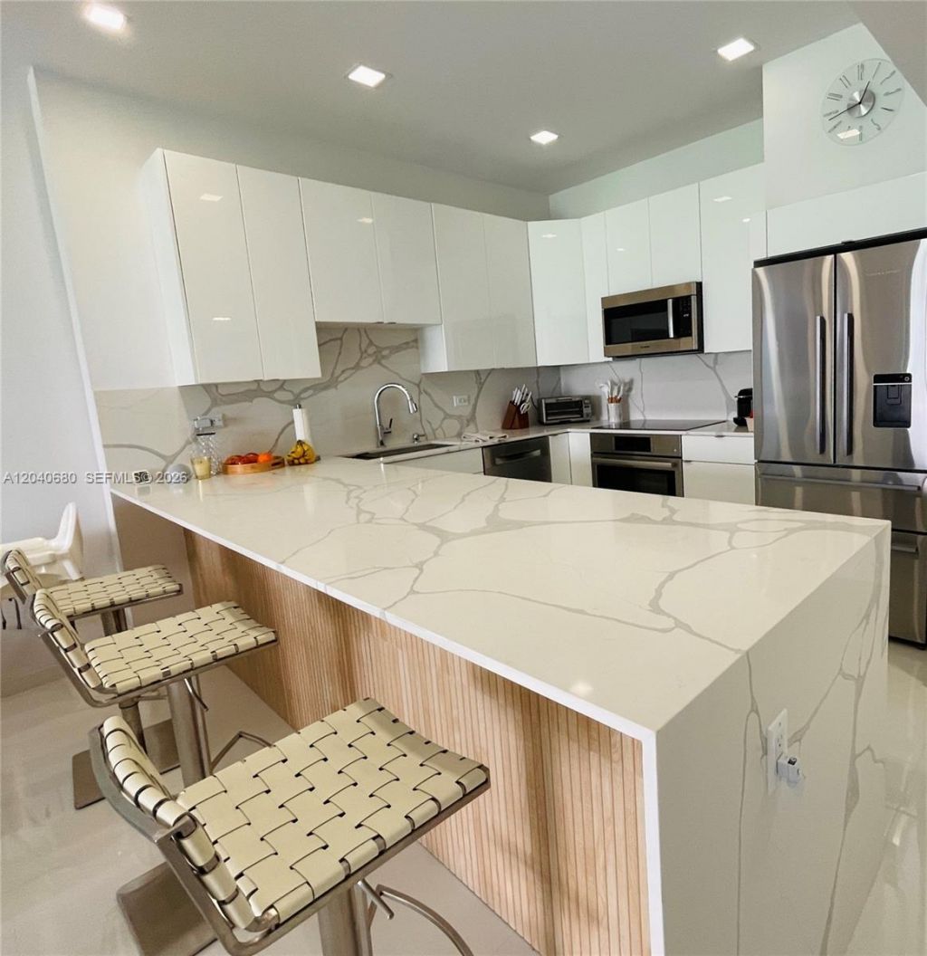 5701 Collins Ave, Unit PH08, Miami Beach, FL 33140 Photo