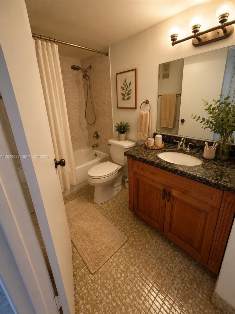 5731 NW 37th St , Unit 305, Virginia Gardens, FL 33166 Photo