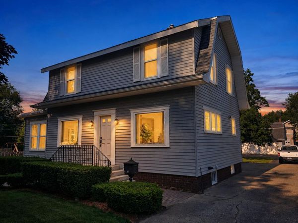 117 S West, Hillsdale, MI 49242