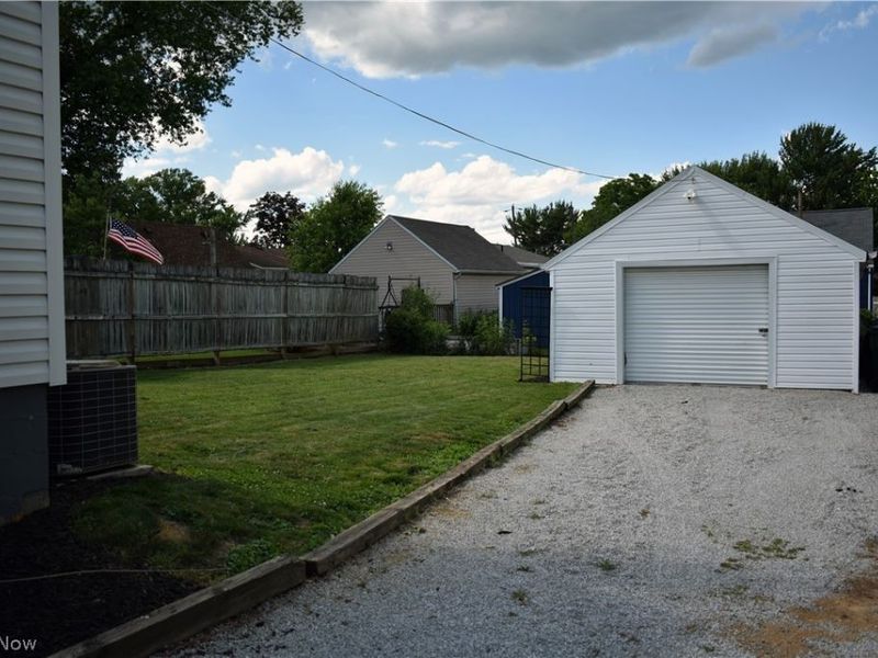 1085 Stratford Street, Barberton, OH 44203 Photo 3