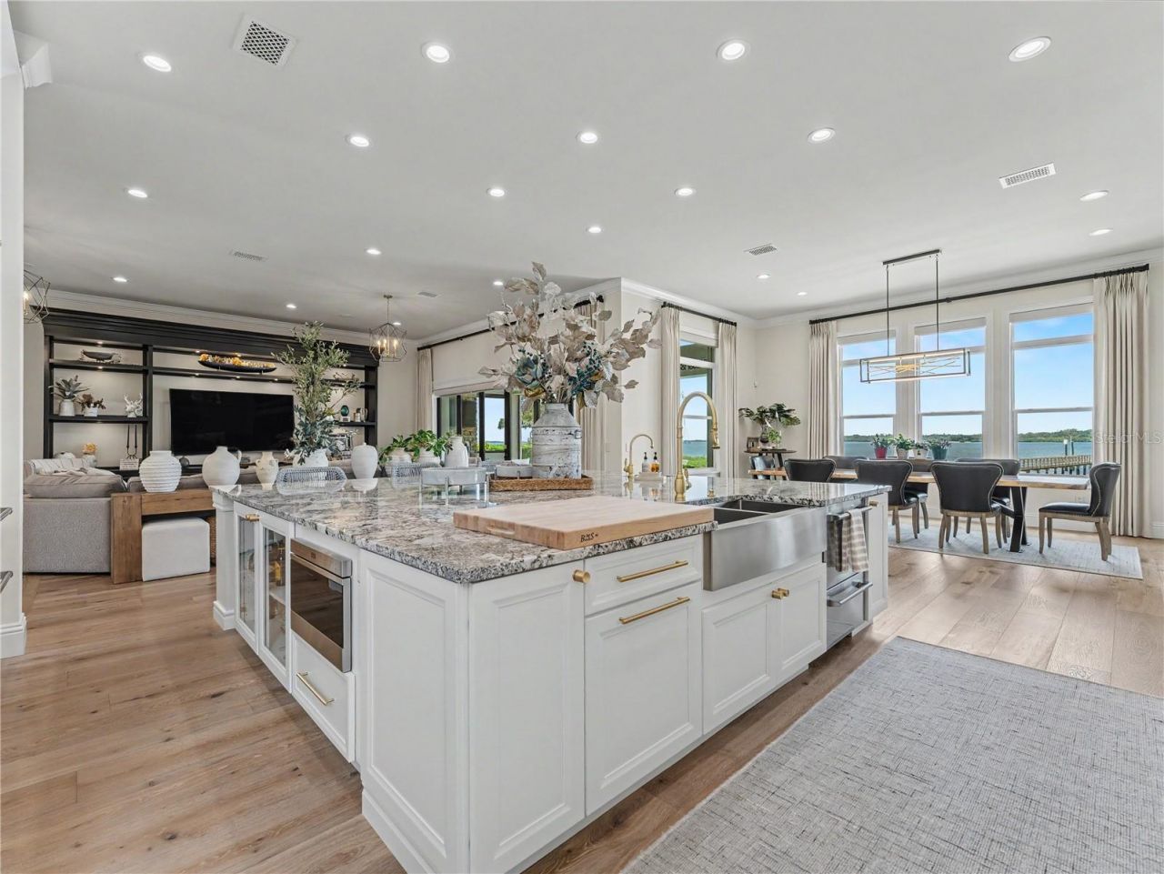 732 Shore Drive E, Oldsmar, FL 34677 Photo