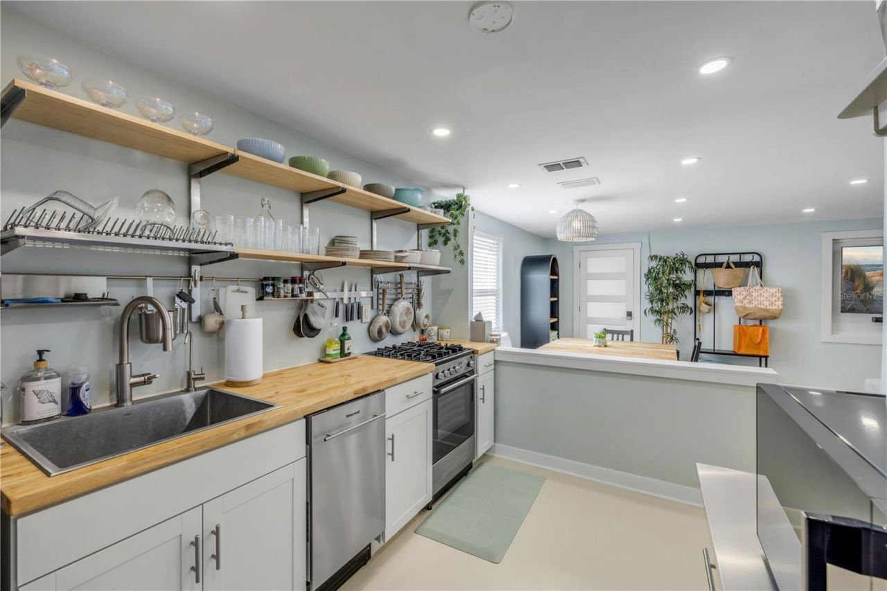 308 Due East Street , New Smyrna Beach, FL 32169 Photo
