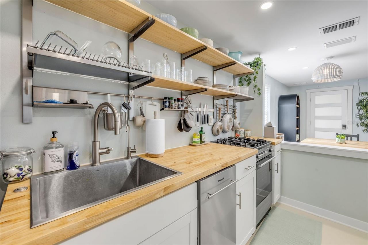 308 Due East Street , New Smyrna Beach, FL 32169 Photo