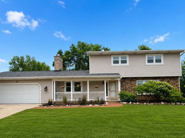 1935 Cliffview Ct, Oshkosh, WI 54901