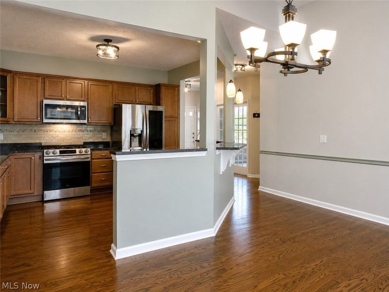 546 Hyannis Port Circle, Avon Lake, OH 44012 Photo 10