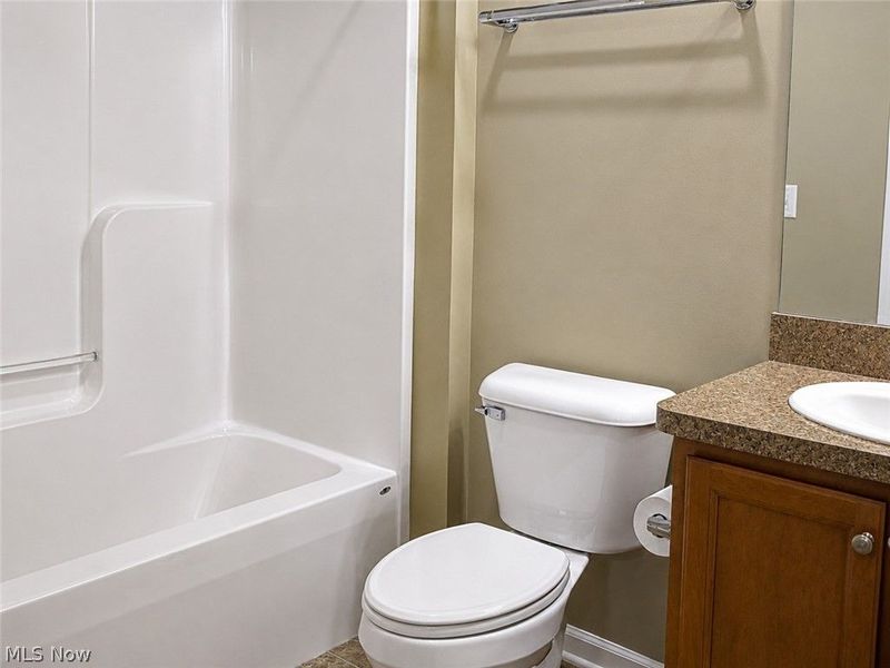 546 Hyannis Port Circle, Avon Lake, OH 44012 Photo 7